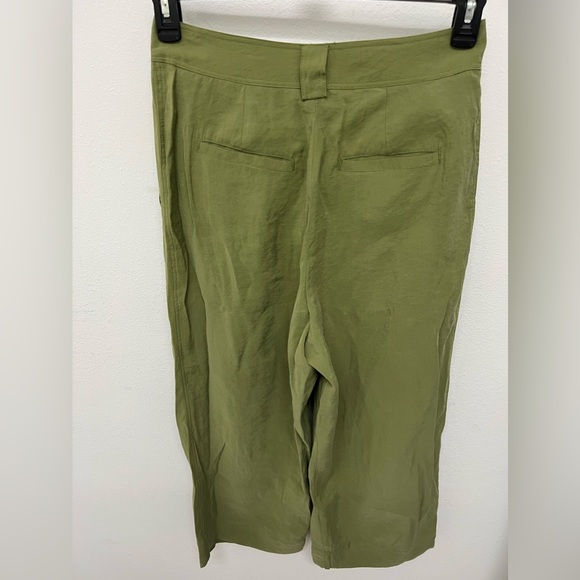 By Anthropologie olive green Wide Leg Crop Flowy light pants 6 (spot 2nd pic) - Picture 4 of 5